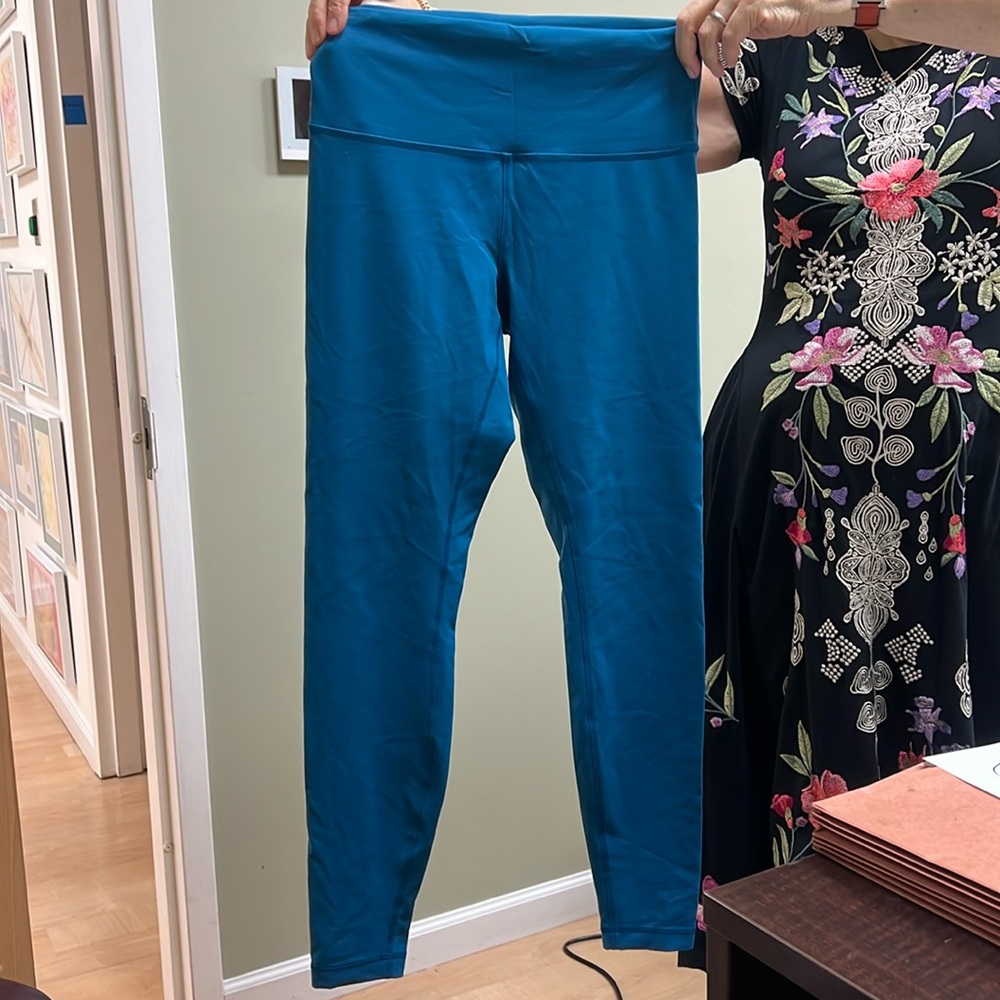 Lululemon authentic teal leggings size 10 great condition